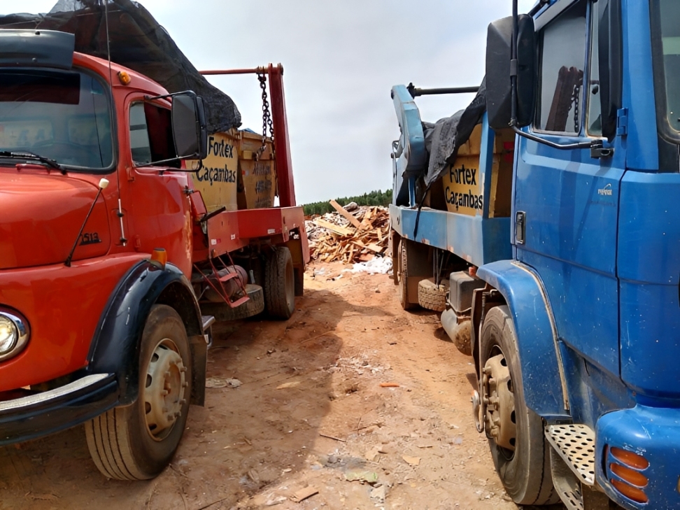 Equipe FORTEX Caçambas em operação